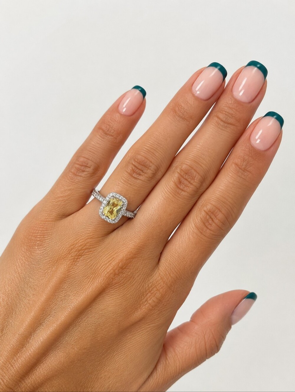 NWT Lime Green Peridot & White Topaz Ring  (0133)